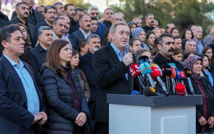 Bakirhan: Em hêvî dikin ku vê mehê gavên şênber...