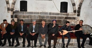 Li Siwêregê çanda dengbêjiyê zindî dibe û dengê...