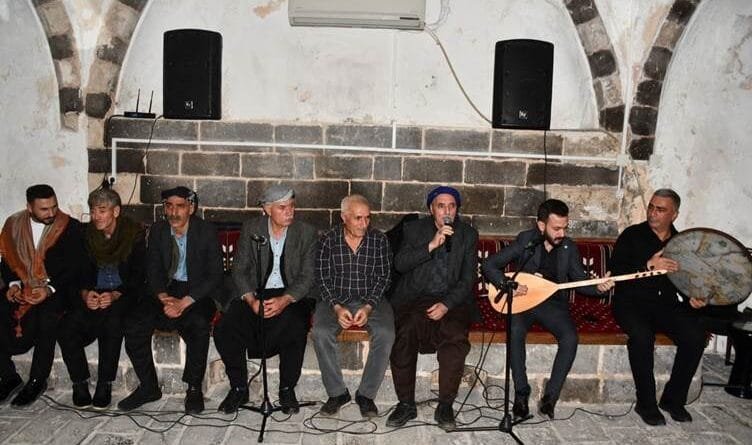 Li Siwêregê çanda dengbêjiyê zindî dibe û dengê...