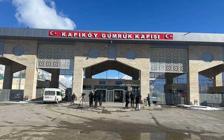 Tirkiye û Îranê deriyên sînorî ji rêwiyan re...