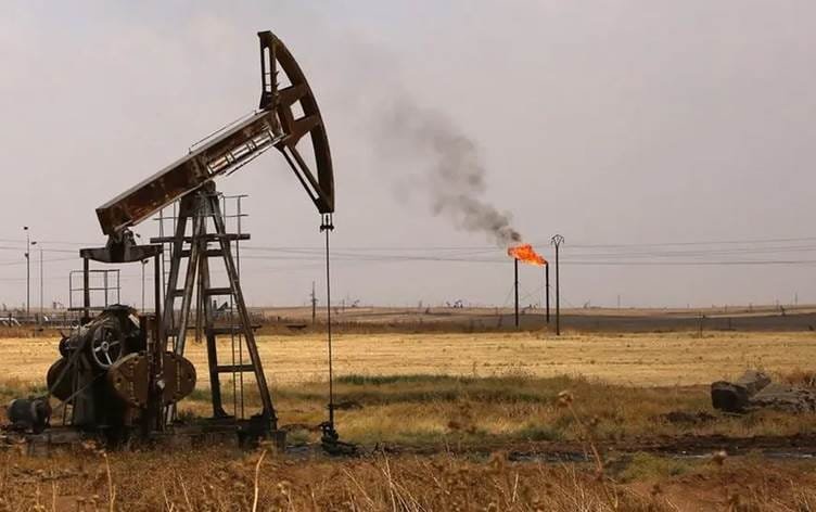Petrola Rojavayê Kurdistanê dişînin Sûriyeyê