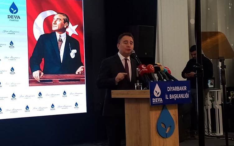 Alî Babacan li Amedê axivî: Divê zimanê dayîkê...