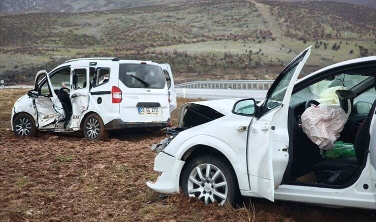 Li Çewlîgê qezaya trafîkê: 13 kes birîndar bûn