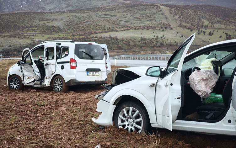 Li Çewlîgê qezaya trafîkê: 13 kes birîndar bûn