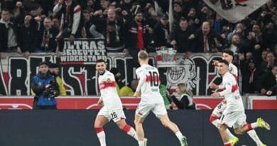 Denîzo îsal bûye agirê sor û dilê wî bi kesî...