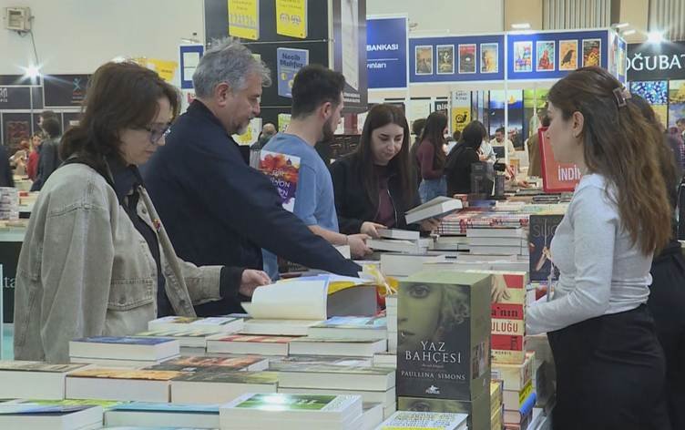 Pêşangeha Pirtûkan a Enqereyê: Weşanxaneyên Kurdî...