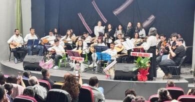 DÊRSIM - 'Perperikên Usarî' bi stranên Kurdî dilê...