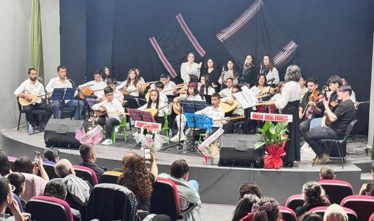 DÊRSIM - 'Perperikên Usarî' bi stranên Kurdî dilê...