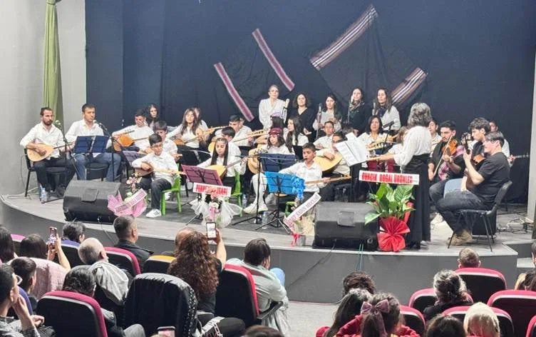 DÊRSIM – ‘Perperikên Usarî’ bi stranên Kurdî dilê…