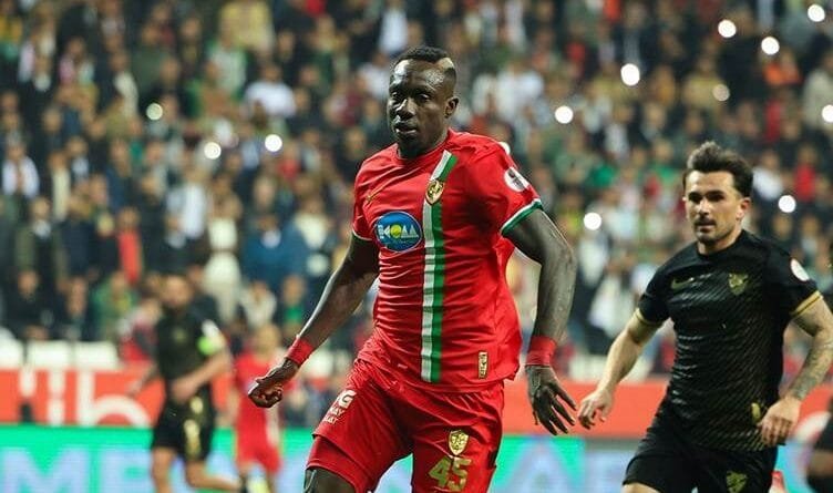 Mbaye Diagne çavên xwe sor kirine û li pey rekorê...