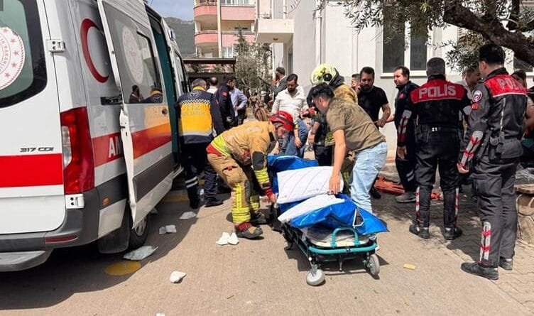 MEREŞ - Li dibistanekê êrişa bi çekê: Kuştî û...