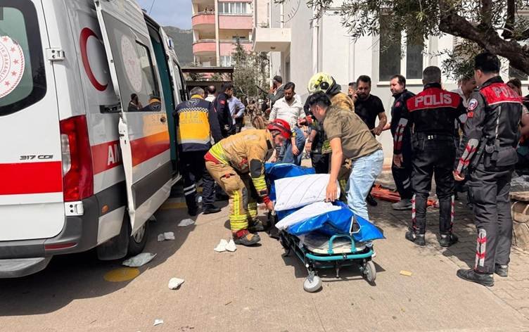 MEREŞ – Li dibistanekê êrişa bi çekê: Kuştî û…