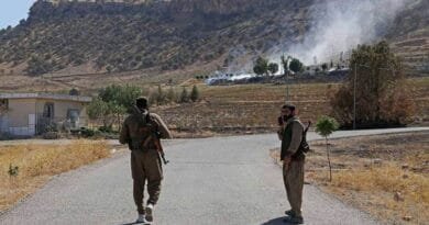 Îran tevî agirbestê êrişî hêzên Kurdan dike