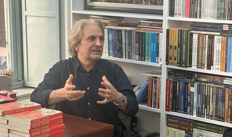 Firat Cewerî pirtûka xwe ya nû li Stenbolê îmze...