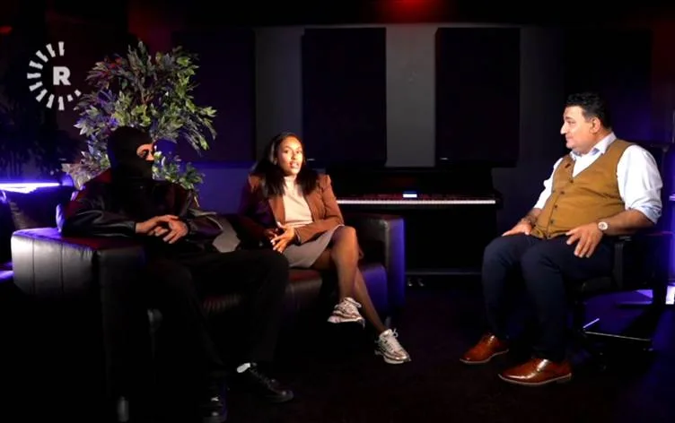 Hunermendekî bi maske û hişê çêkirî: ‘Kurmancî...