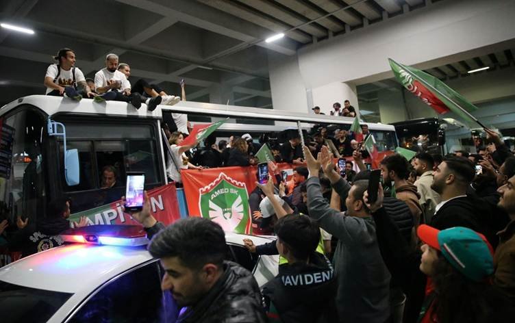 Şahiya Lîga Super a Amedsporê: Bi hezaran kes li...