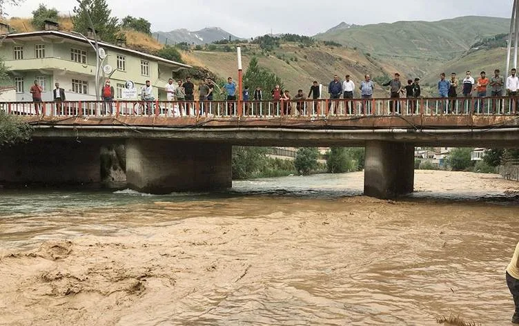 Rêya Wan û Şaxê ji ber lehiyê hat girtin