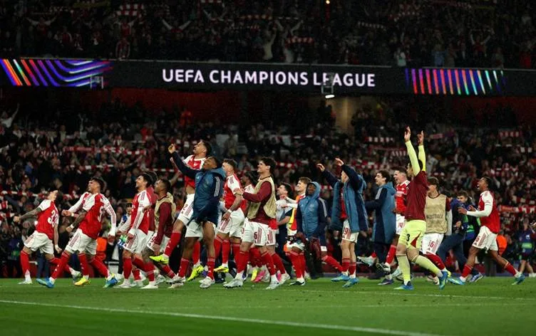 Arsenalê bilêta fînalê berda binê xurcikê