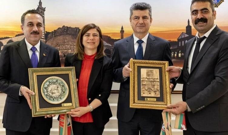 Parêzgarên Hewlêr û Dihokê Şaredariya Amedê...