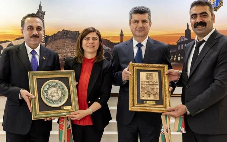 Parêzgarên Hewlêr û Dihokê Şaredariya Amedê...