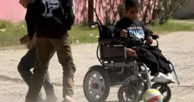 Mihemedê 10 salî ji bo ku rabe û bilîze li benda...