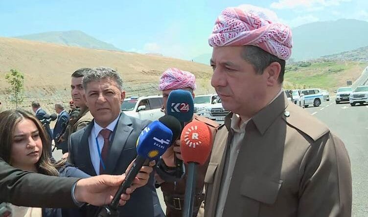 Mesrûr Barzanî: Em di xizmetê de ranawestin