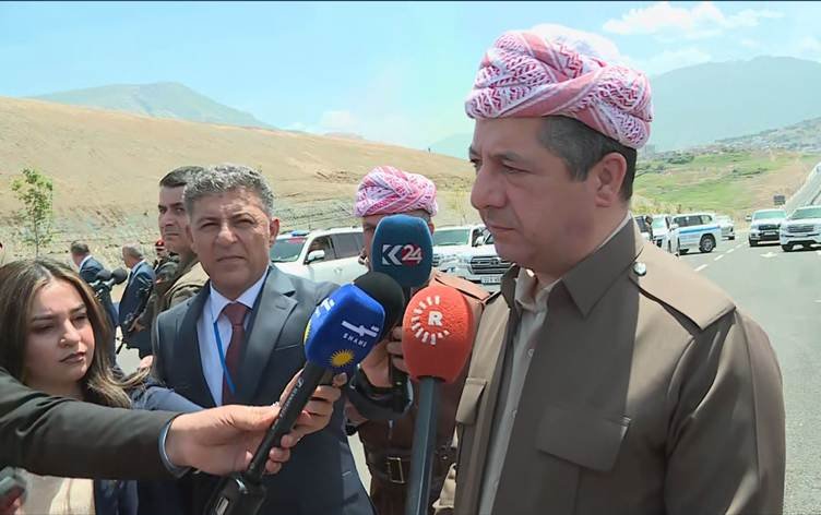 Mesrûr Barzanî: Em di xizmetê de ranawestin