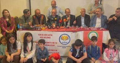 Dengbêj û zarokan li Stenbolê Cejna Zimanê Kurdî...