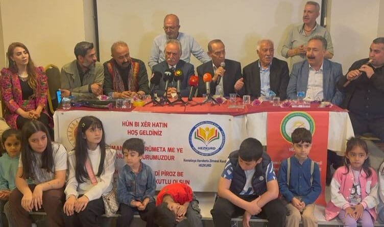 Dengbêj û zarokan li Stenbolê Cejna Zimanê Kurdî...