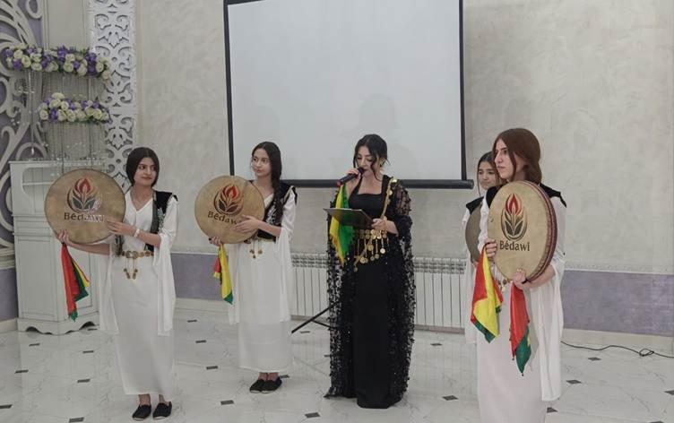 Kurdên Qazaxistanê Cejna Zimanê Kurdî pîroz kir